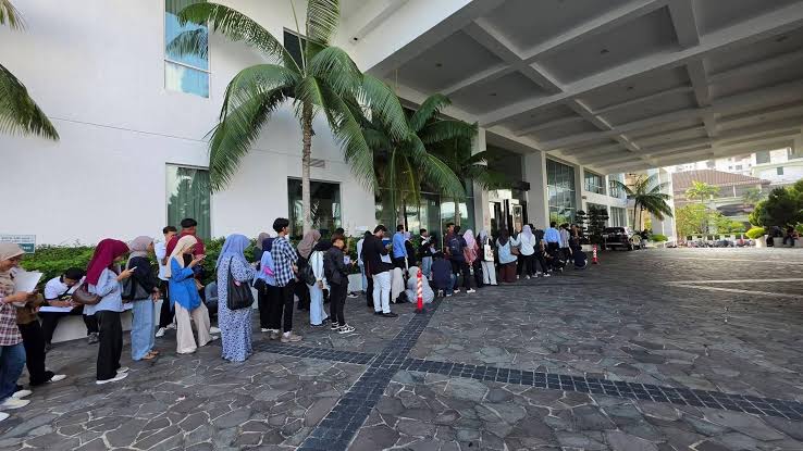 Candidates arriving for an interview session